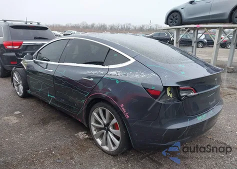 2018 Tesla Model 3 Long Range/Performance из США, поврежденный, VIN 5YJ3E1EB9JF105735